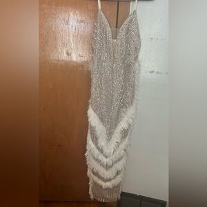 Hermoso vestido, tiene mucho brillo